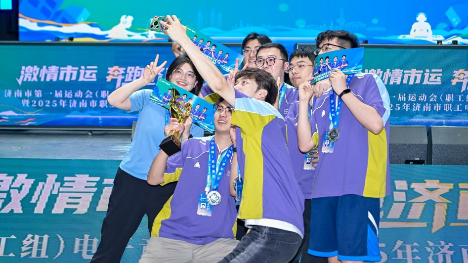 持续高热的 持续高热的