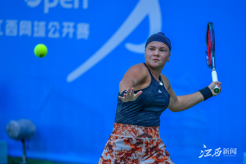 示了一个成 示了一个成